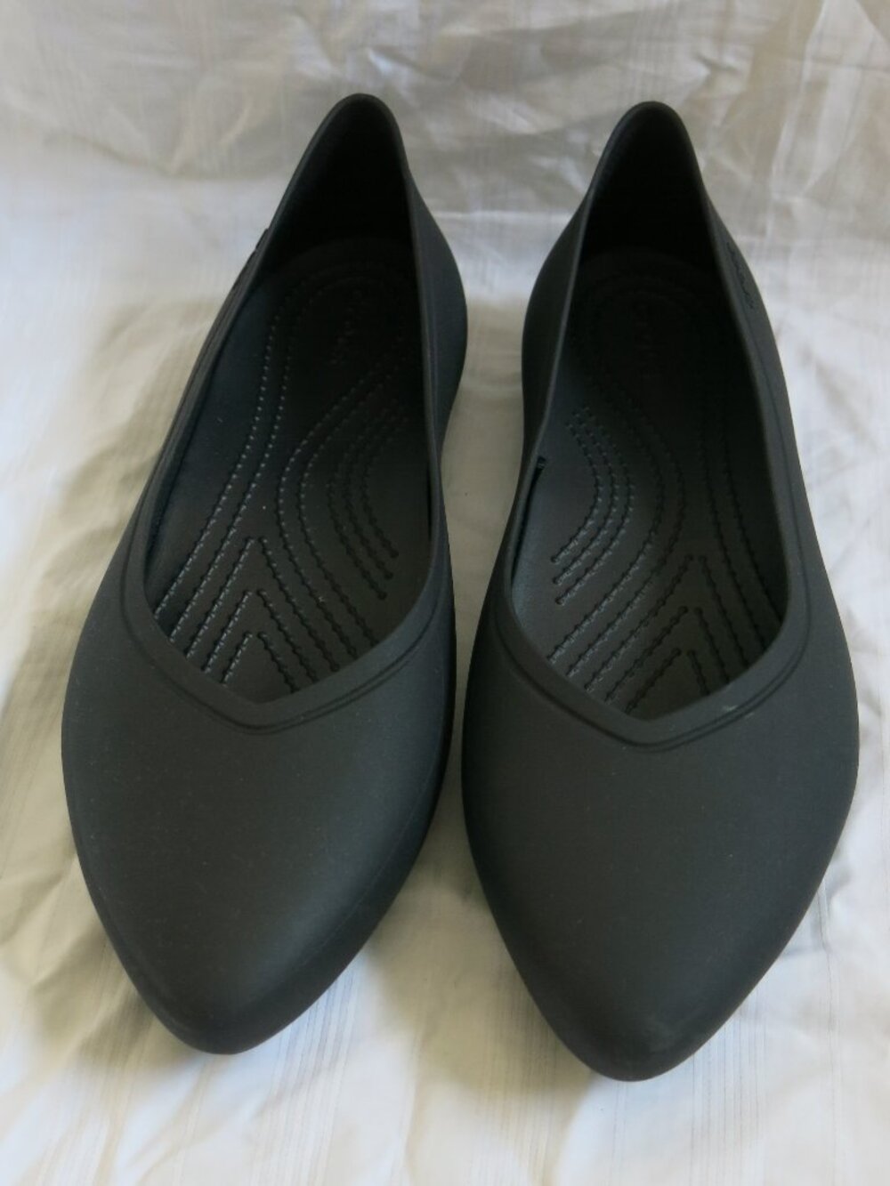 CROCS Black Brooklyn Dip Pointed Flat Shoe - Size US W8